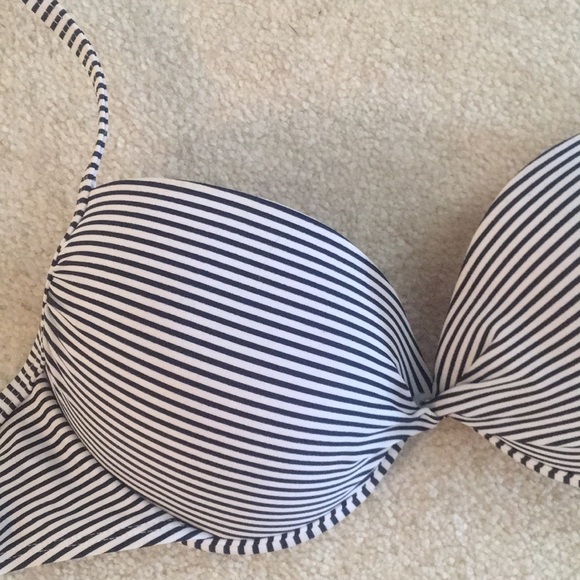 Bikini - Picture 5 of 7